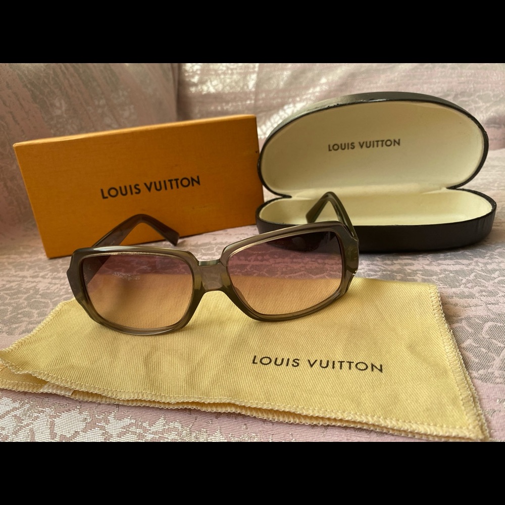 AUTHENTIC Used LOUIS VUITTON SUNGLASSES